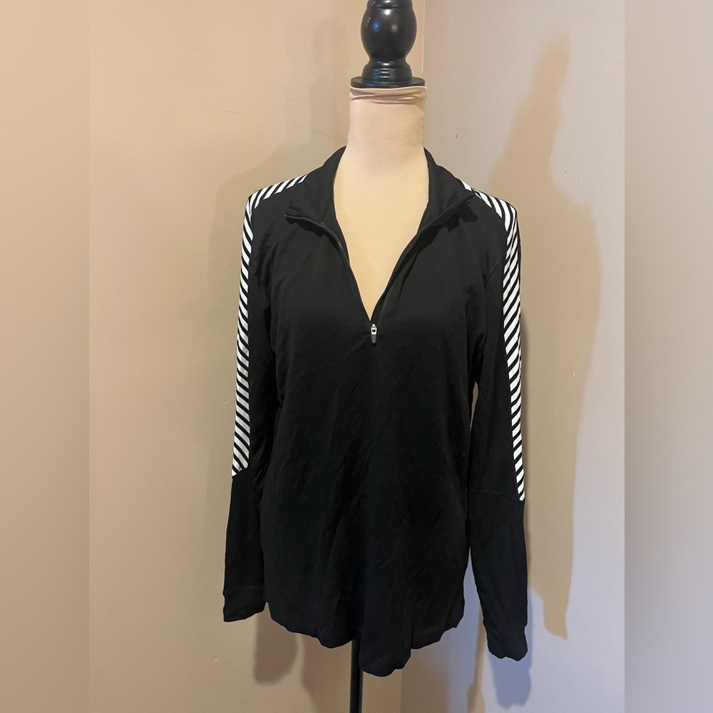 Helly Hansen Black w\ White & Black Diagonal side stripes 1/2 zip, size L